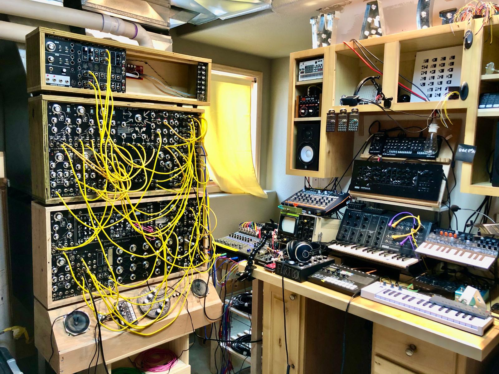 The full majesty of a DIY KOSMO synthesizer